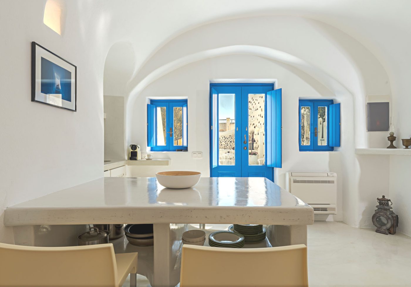 crown of fira santorini cave house living room 1