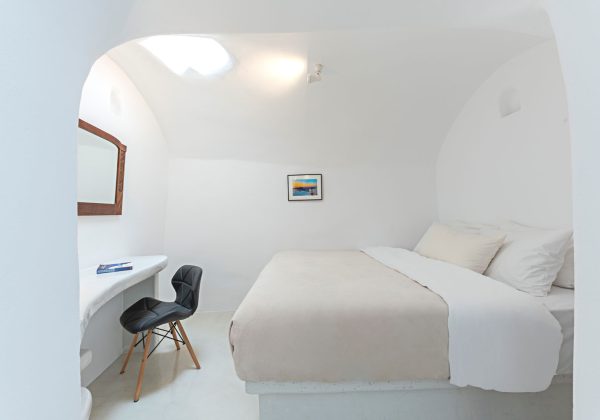 crown of fira santorini cave house second bedroom 3
