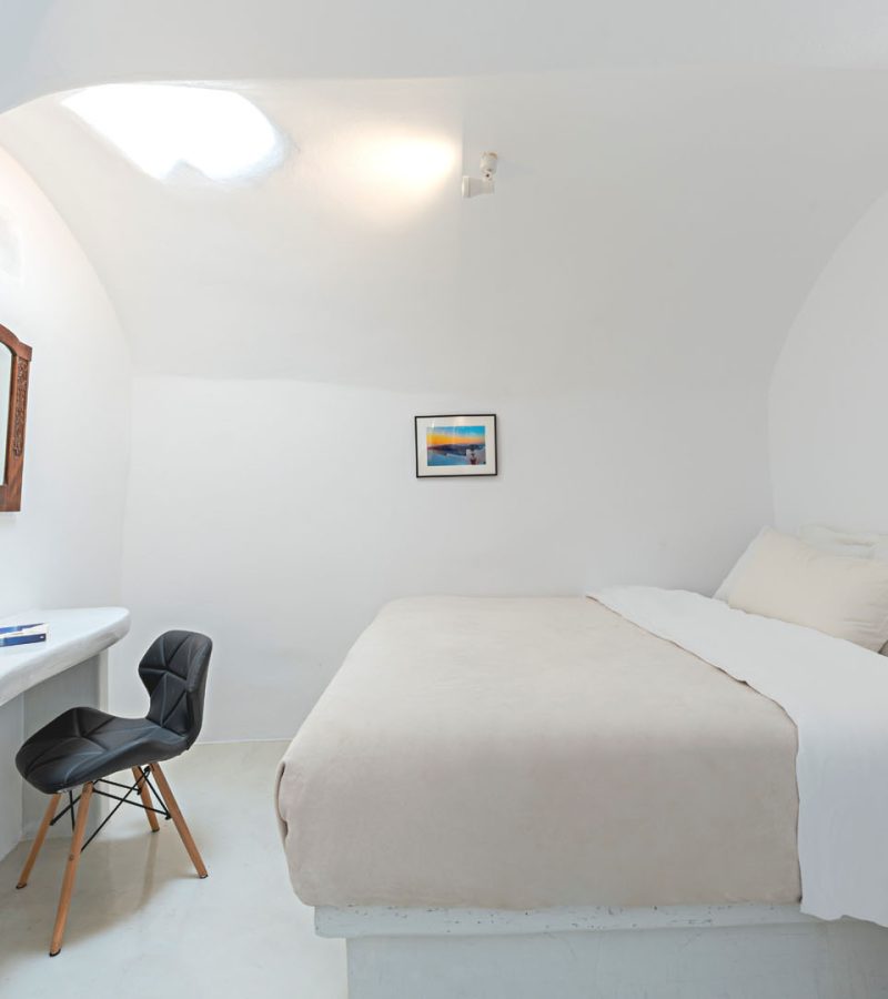 crown of fira santorini cave house second bedroom 3